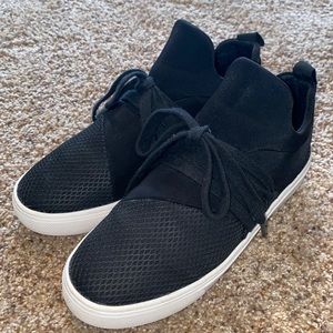 STEVE MADDEN SNEAKERS